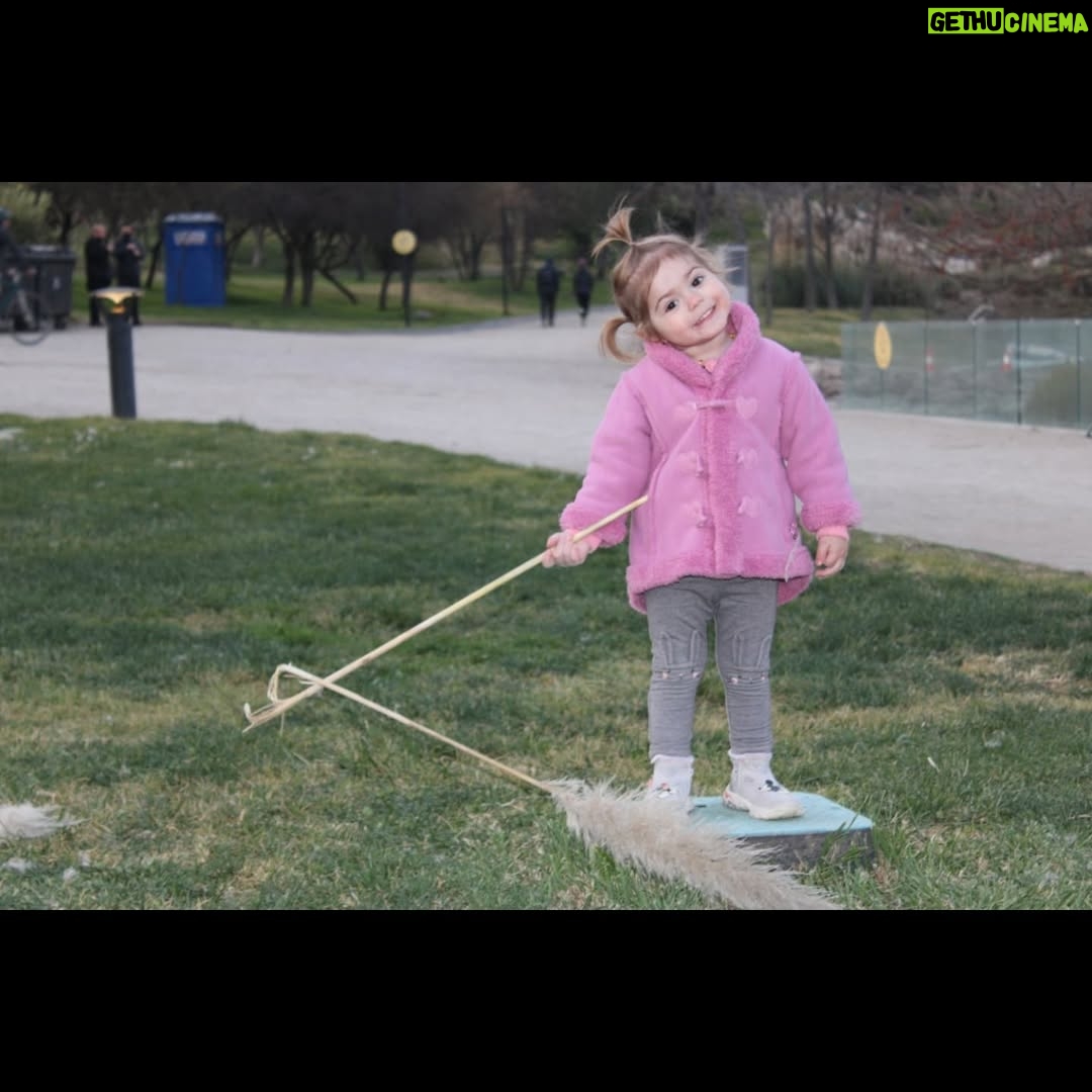 Faloon Larraguibel - 24K Likes - Feliz cumpleaños a mi pequeñita hermosa! 🎂
Llegaste a nuestra vida cuando menos lo esperaba y a pesar de todo lo que pasaba en ese momento te agarraste a mi tan fuerte.
Y ahora eres esta hermosa pequeña.👧🏼
La niña mas simpática, amorosa, cariñosa, delicada, alegre y que adora a sus hermanos.
Te amamos AUGUSTA! ❤
Feliz cumpleaños hija
#FelizcumpleAugusta