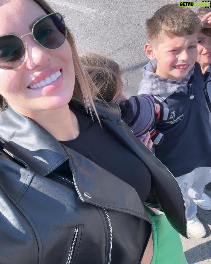 Faloon Larraguibel - 50.5K Likes - ✨ Hoy comenzamos una nueva aventura, llena de desafíos, aprendizajes y oportunidades ✨
Sigo adelante inspirada por la fuerza que mis hijos me dan. Soy una mujer que no se cansa, que se levanta a pesar de las caídas, que persiste para construir un camino lleno de posibilidades.
Gracias a quienes me acompañan y creen en este sueño.
¡Lo mejor está por comenzar!
Nos vemos esta noche por @canal13cl después de la final de Ganar o Servir en Palabra de Honor.
