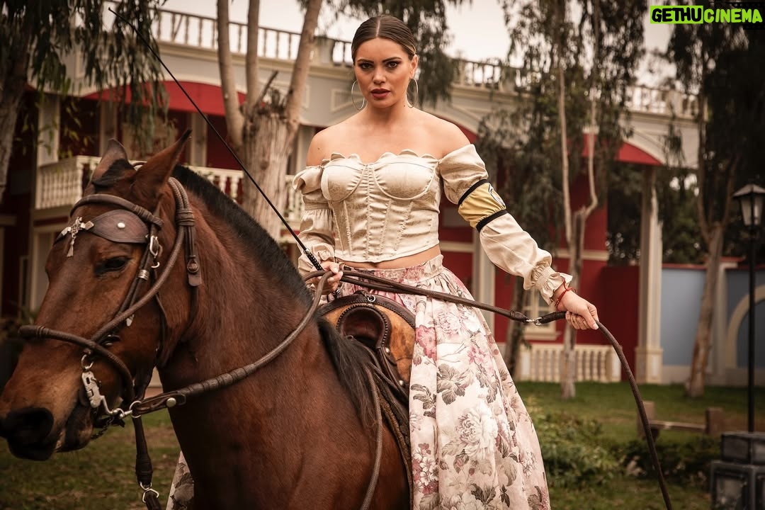 Faloon Larraguibel - 29.4K Likes - Gracias a todos por haberme acompañado en esa gran aventura que fue Ganar o Servir, principalmente a mi familia por su apoyo incondicional.
Gracias mamá por no soltarme y enseñarme a volar.
Gracias hijos, son el motor y el sentido de todo.
Ganar o Servir fue una experiencia que me ayudó, me enseñó y me retó en mil formas. Me abrió un camino de oportunidades que antes pensé perdido y hoy las aprovecho y les doy el significado que merecen.
A todas las mujeres que hoy me leen, USTEDES TAMBIÉN PUEDEN.
Seguimos luchando por los sueños y es por eso que los invito a ver Palabra de Honor el próximo 3 de noviembre por @canal13cl
Ph 📷 @cesarmansillasialer