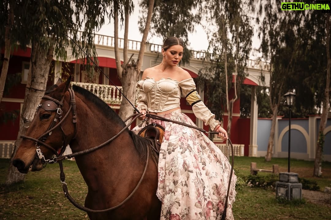 Faloon Larraguibel - 29.4K Likes - Gracias a todos por haberme acompañado en esa gran aventura que fue Ganar o Servir, principalmente a mi familia por su apoyo incondicional.
Gracias mamá por no soltarme y enseñarme a volar.
Gracias hijos, son el motor y el sentido de todo.
Ganar o Servir fue una experiencia que me ayudó, me enseñó y me retó en mil formas. Me abrió un camino de oportunidades que antes pensé perdido y hoy las aprovecho y les doy el significado que merecen.
A todas las mujeres que hoy me leen, USTEDES TAMBIÉN PUEDEN.
Seguimos luchando por los sueños y es por eso que los invito a ver Palabra de Honor el próximo 3 de noviembre por @canal13cl
Ph 📷 @cesarmansillasialer