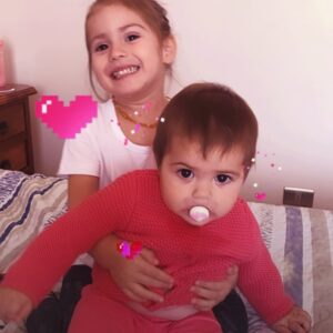 Faloon Larraguibel Instagram - Feliz cumpleaños a mi pequeñita hermosa! 🎂
Llegaste a nuestra vida cuando menos lo esperaba y a pesar de todo lo que pasaba en ese momento te agarraste a mi tan fuerte. 
Y ahora eres esta hermosa pequeña.👧🏼
La niña mas simpática, amorosa, cariñosa, delicada, alegre y que adora a  sus hermanos. 
Te amamos AUGUSTA! ❤
Feliz cumpleaños hija 
#FelizcumpleAugusta