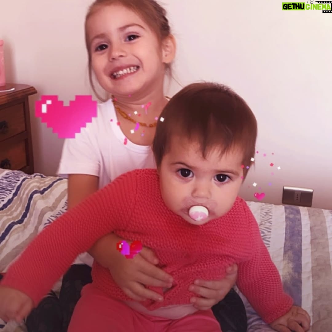 Faloon Larraguibel - 24K Likes - Feliz cumpleaños a mi pequeñita hermosa! 🎂
Llegaste a nuestra vida cuando menos lo esperaba y a pesar de todo lo que pasaba en ese momento te agarraste a mi tan fuerte.
Y ahora eres esta hermosa pequeña.👧🏼
La niña mas simpática, amorosa, cariñosa, delicada, alegre y que adora a sus hermanos.
Te amamos AUGUSTA! ❤
Feliz cumpleaños hija
#FelizcumpleAugusta