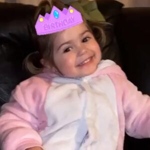 Faloon Larraguibel Instagram - Feliz cumpleaños a mi pequeñita hermosa! 🎂
Llegaste a nuestra vida cuando menos lo esperaba y a pesar de todo lo que pasaba en ese momento te agarraste a mi tan fuerte. 
Y ahora eres esta hermosa pequeña.👧🏼
La niña mas simpática, amorosa, cariñosa, delicada, alegre y que adora a  sus hermanos. 
Te amamos AUGUSTA! ❤
Feliz cumpleaños hija 
#FelizcumpleAugusta