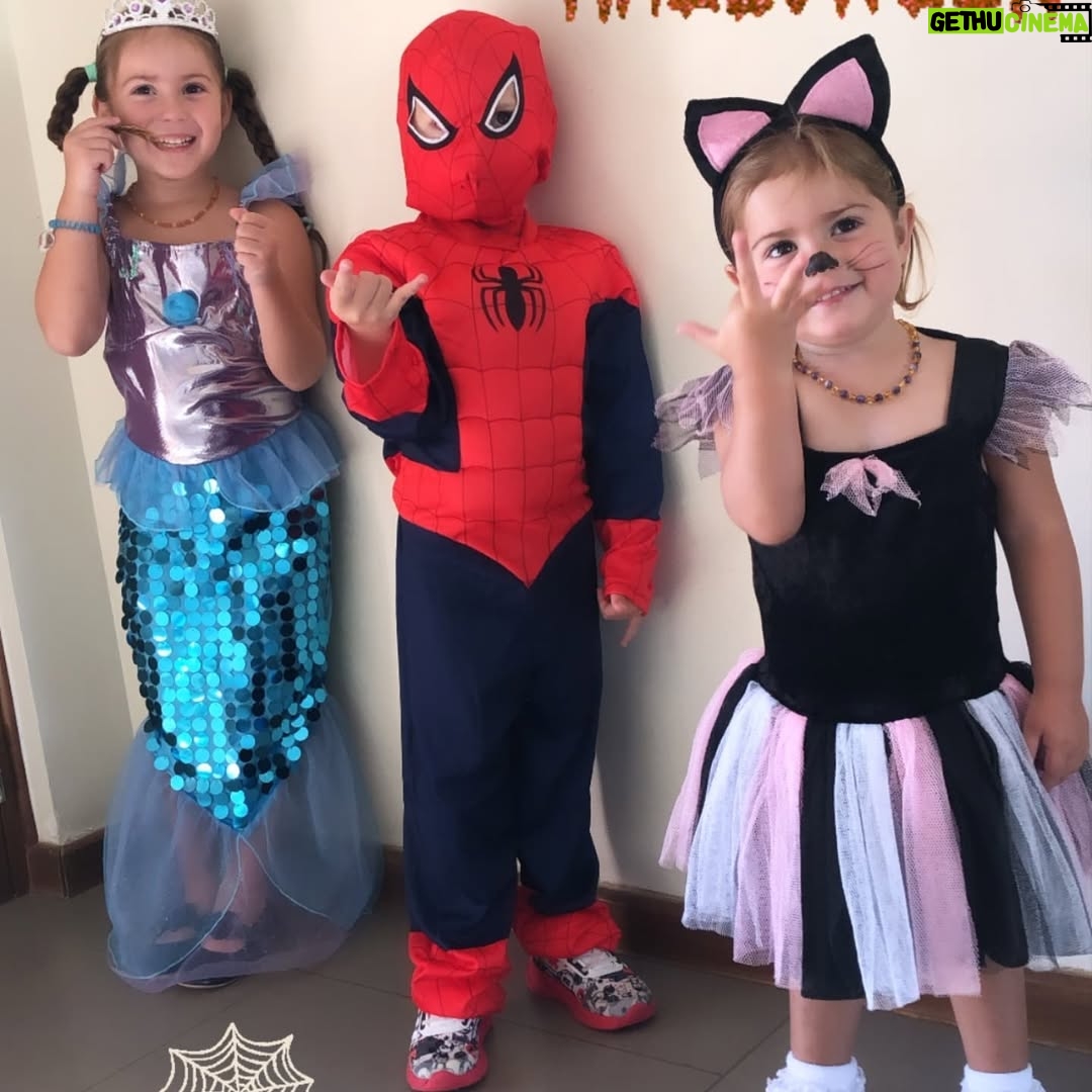 Faloon Larraguibel - 24K Likes - Feliz cumpleaños a mi pequeñita hermosa! 🎂
Llegaste a nuestra vida cuando menos lo esperaba y a pesar de todo lo que pasaba en ese momento te agarraste a mi tan fuerte.
Y ahora eres esta hermosa pequeña.👧🏼
La niña mas simpática, amorosa, cariñosa, delicada, alegre y que adora a sus hermanos.
Te amamos AUGUSTA! ❤
Feliz cumpleaños hija
#FelizcumpleAugusta