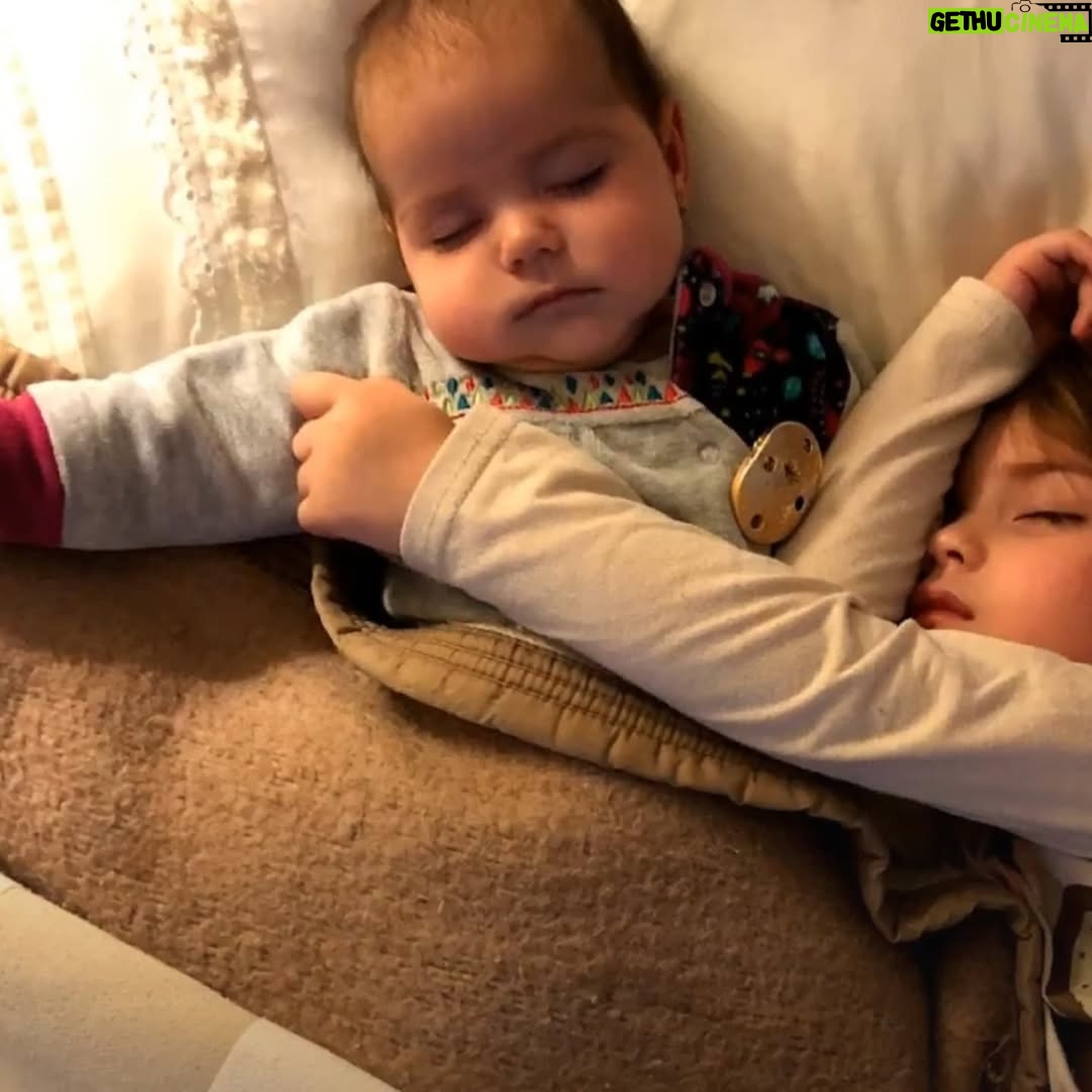Faloon Larraguibel - 24K Likes - Feliz cumpleaños a mi pequeñita hermosa! 🎂
Llegaste a nuestra vida cuando menos lo esperaba y a pesar de todo lo que pasaba en ese momento te agarraste a mi tan fuerte.
Y ahora eres esta hermosa pequeña.👧🏼
La niña mas simpática, amorosa, cariñosa, delicada, alegre y que adora a sus hermanos.
Te amamos AUGUSTA! ❤
Feliz cumpleaños hija
#FelizcumpleAugusta