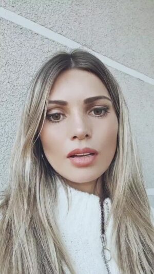 Faloon Larraguibel Instagram - Yo me destiño entera 😂