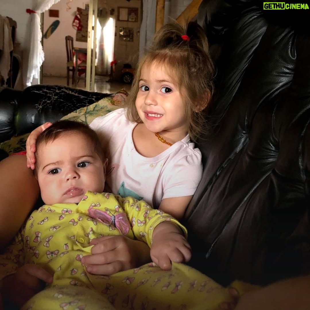 Faloon Larraguibel - 24K Likes - Feliz cumpleaños a mi pequeñita hermosa! 🎂
Llegaste a nuestra vida cuando menos lo esperaba y a pesar de todo lo que pasaba en ese momento te agarraste a mi tan fuerte.
Y ahora eres esta hermosa pequeña.👧🏼
La niña mas simpática, amorosa, cariñosa, delicada, alegre y que adora a sus hermanos.
Te amamos AUGUSTA! ❤
Feliz cumpleaños hija
#FelizcumpleAugusta