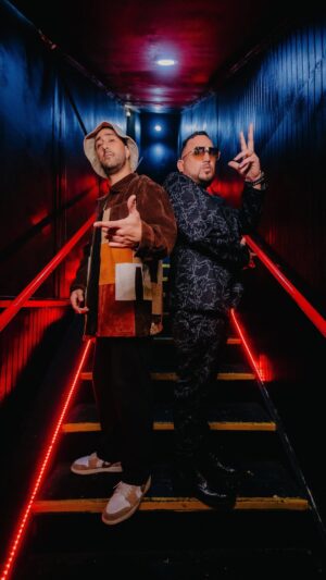 Faloon Larraguibel Instagram - ZUMBESE 🎶
Ya está disponible el videoclip de ZUMBESE en YouTube 💻📲. Pasa a disfrutar de nuestro último trabajo junto a nuestro hermano de @arteeleganteofficial_ 💥.
Pase a darle amor y a disfrutar !