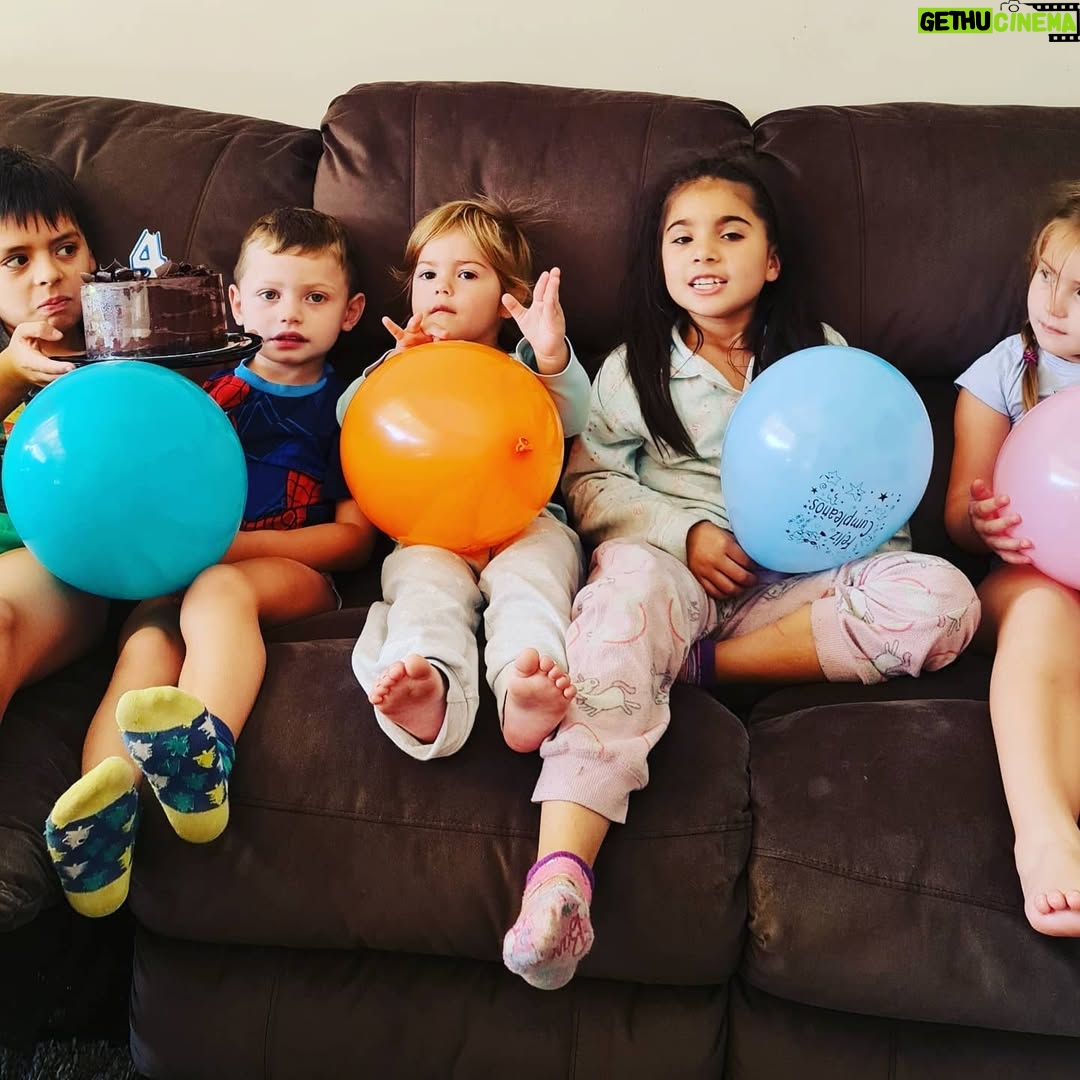 Faloon Larraguibel - 22.1K Likes - Feliz cumpleaños al niño mas tierno del mundo! Mi principe mas bello y cariñoso, amamos esa sonrisa, gracias por hacernos feliz! Por alegrarnos la vida! Te amo JP #FelizcumpleJP #4años