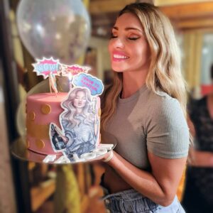 Faloon Larraguibel Instagram - Mil gracias a todos!!! 
por sus bellos saludos de cumpleaños.
Los amo! 
#felizcumpleFaloon