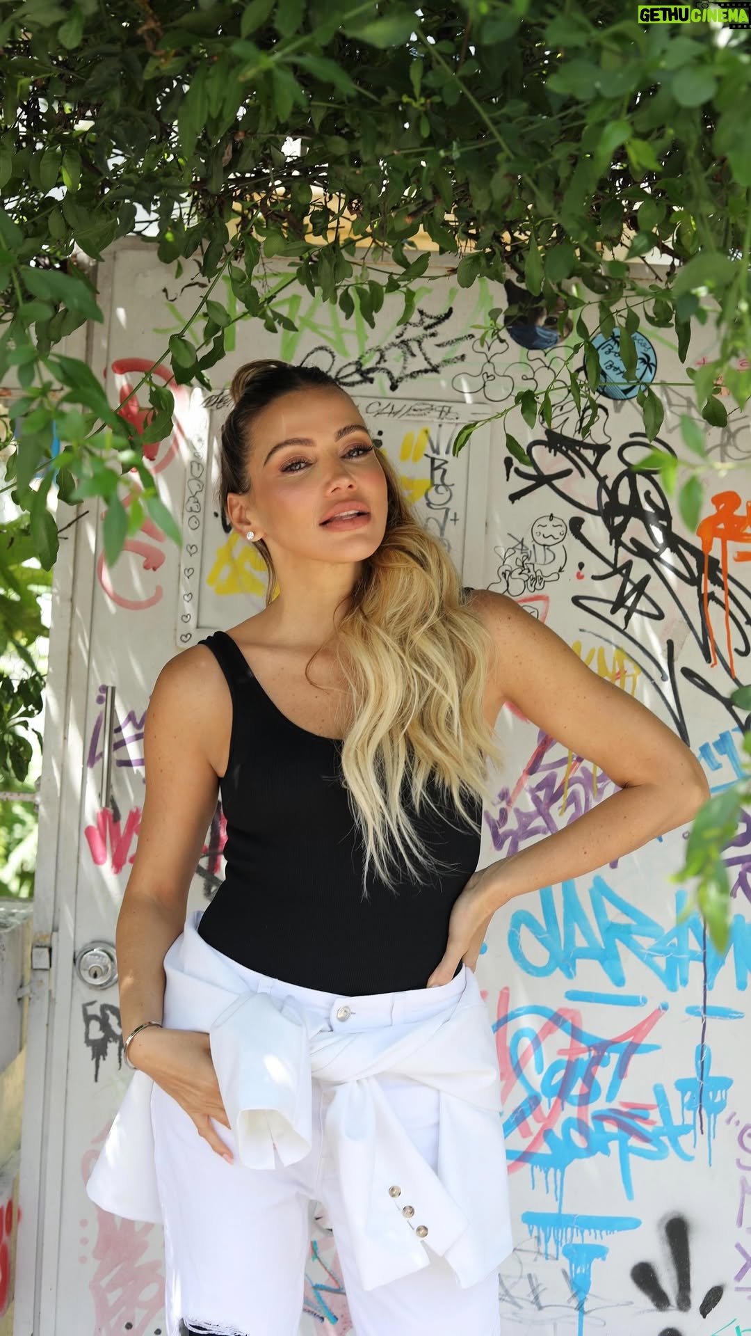 Fanny Lu - 3 Likes - Me llegan noticias del César, de Magdalena, Atlantico, de La Guajira y Bolivar …De Sucre, de Córdoba y no puedo más de la felicidad!!! Esta canción es suya, que ilusión poderla cantar en vivo junto a Ana… Desde ya trabajando en que ese sueño se cumpla ¿Dónde nos vemos?