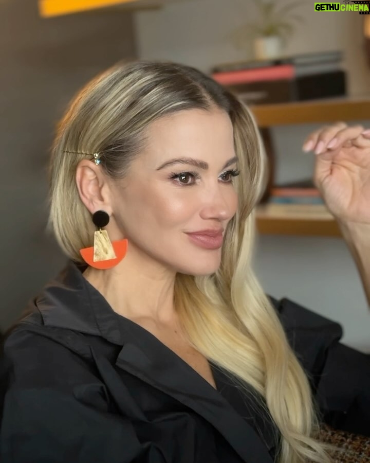 Fanny Lu - 3 Likes - Que amarnos sea el mecanismo de defensa ♥️ Feliz viernes!!!