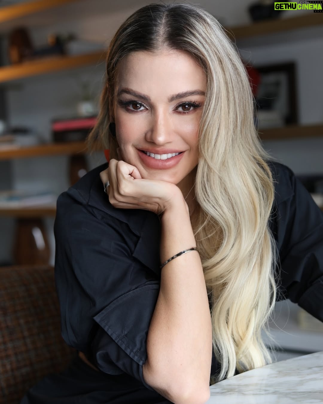 Fanny Lu - 3 Likes - Que amarnos sea el mecanismo de defensa ♥️ Feliz viernes!!!