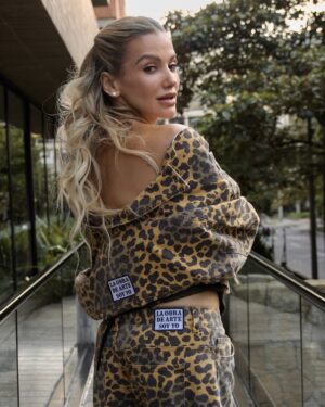 Fanny Lu Instagram - Que nada ni nadie nos haga dudar ¡La obra de arte soy yo … Y amo la mujer que soy!

Look: @malva