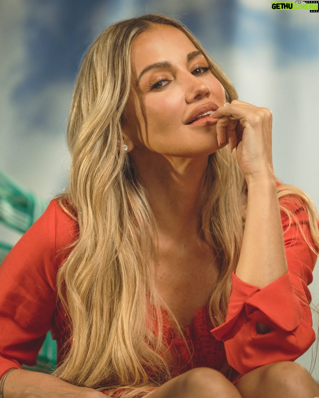 Fanny Lu - 3 Likes - la vie en rouge♥️