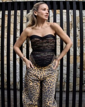 Fanny Lu Instagram - Que nada ni nadie nos haga dudar ¡La obra de arte soy yo … Y amo la mujer que soy!

Look: @malva