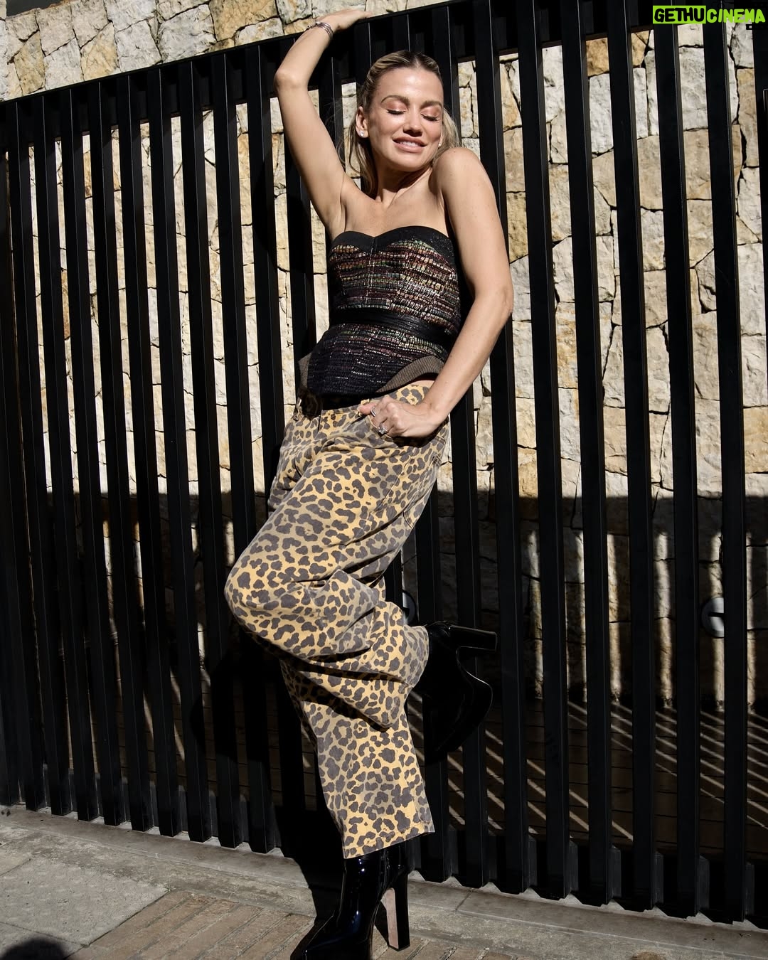 Fanny Lu - 3 Likes - Que nada ni nadie nos haga dudar ¡La obra de arte soy yo … Y amo la mujer que soy!
Look: @malva