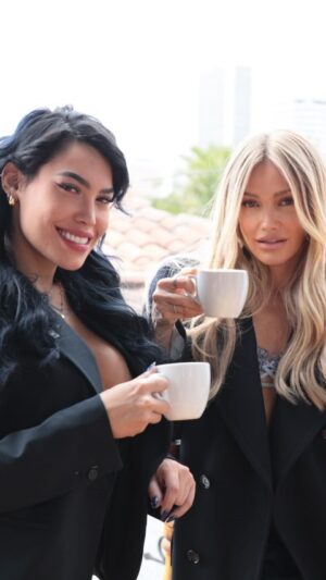 Fanny Lu Instagram - ¿Quién con Ana y quién conmigo? Bueno, al final lo importante es que nos quieran bonito ❤️
