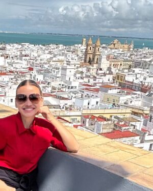 Fanny Lu Instagram - Semana Santa 2025. Siempre podemos renacer … Andalucía, cultura y respeto por la tradición, cantares, llanto y oración … Gracias por estos días 🇪🇸