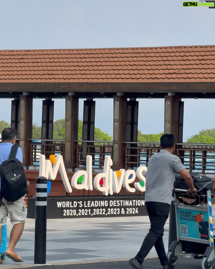 Fanny Rodrigues - 19.9K Likes - Estamos no paraíso. O verdadeiro paraíso 🏝️ 🌊
E deixo-vos aqui um bocadinho de todo o “processo” até cá chegar.
Agradecer de coração ao @agenteviagens_carlos (Rodrigo e Carolina) que trataram de tudo e eu não tive de me preocupar absolutamente com nada! 💙
Vamos continuar por cá, a curtir. 🥳🤌🏼