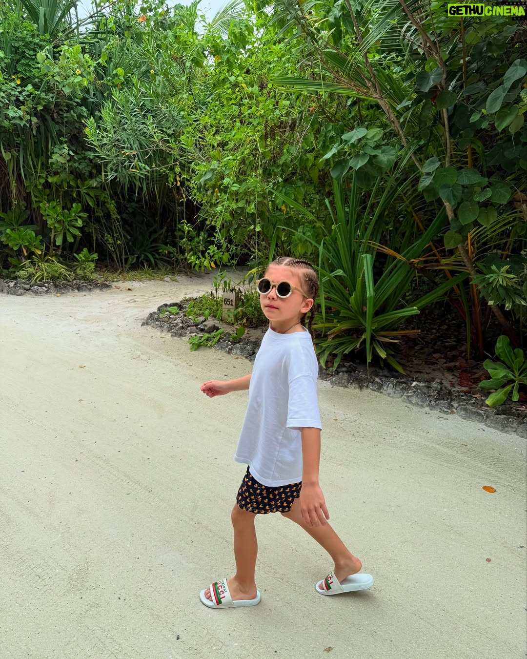 Fanny Rodrigues - 19.9K Likes - Estamos no paraíso. O verdadeiro paraíso 🏝️ 🌊
E deixo-vos aqui um bocadinho de todo o “processo” até cá chegar.
Agradecer de coração ao @agenteviagens_carlos (Rodrigo e Carolina) que trataram de tudo e eu não tive de me preocupar absolutamente com nada! 💙
Vamos continuar por cá, a curtir. 🥳🤌🏼