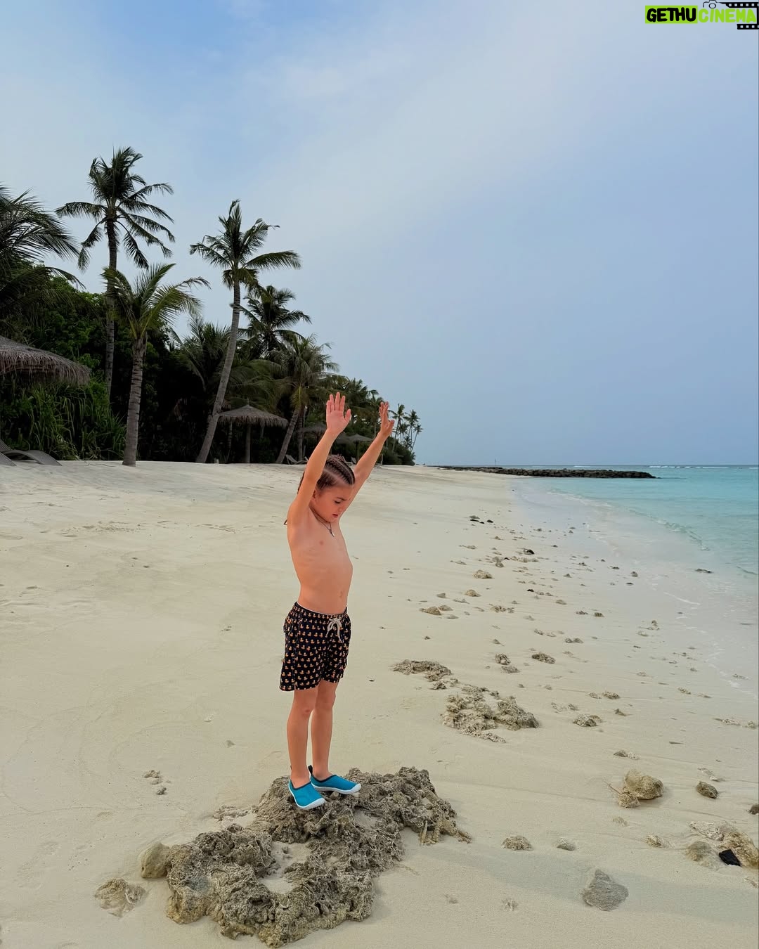 Fanny Rodrigues - 19.9K Likes - Estamos no paraíso. O verdadeiro paraíso 🏝️ 🌊
E deixo-vos aqui um bocadinho de todo o “processo” até cá chegar.
Agradecer de coração ao @agenteviagens_carlos (Rodrigo e Carolina) que trataram de tudo e eu não tive de me preocupar absolutamente com nada! 💙
Vamos continuar por cá, a curtir. 🥳🤌🏼