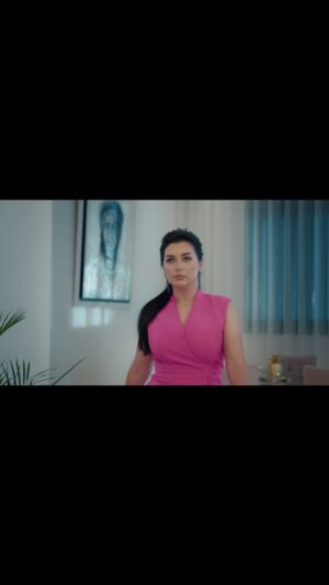Farah El Fassi Instagram - دور جديد(ابتساااااااام) غادي تكرهوني فيه غير سمحولي 🤣🤣🤣 كنتمنى نكون دائما عن حسن ظنكم كانت تجربة رائعة كمديرة فنية في الفيلم السينمائي و ممثلة بغيت نشكر الطاقم الفني و التقني لي كان أكثر من رائع 🙏🏻🙏🏻🙏🏻
🙏🏻 #l'batal#الكوميديا #megaramacasablanca 09/10
@redone 
@lotfi_omar 
@lbatal.film 
@azizdadasofficiel 
@majdoulineidrissi_officiel 
@rafikboubkeroff1 
@noumabenothmanofficial 
@elmehdichehab 
@asmaakhamlichiofficial 
@fehdbenchemsi 
@saadirachida 
@saadiamy
@amal.amazouz
@minophotographe 
@haytaaam_ess
