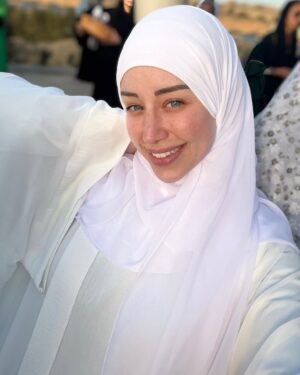 Farah El Zahed Instagram - Eid Mubarak everyone 🕊️
Taken during Eid prayers and celebrations