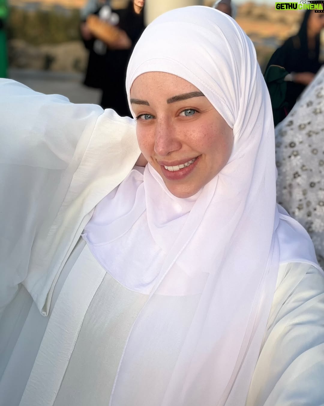 Farah El Zahed - 50.5K Likes - Eid Mubarak everyone 🕊️
Taken during Eid prayers and celebrations