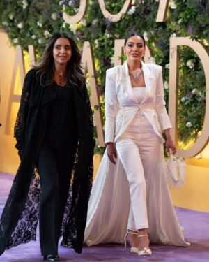 Fatima Al Safi Instagram - أشكر من أعماق قلبي المملكة العربية السعودية على دعوتي الكريمة للمشاركة في حفل جوي أواردز والتنظيم المبهر الذي يعكس احترافية ودقة في كل التفاصيل. هذا المهرجان ليس مجرد حدث فني، بل منصة عالمية تُبرز الفن والإبداع بأسلوب يليق بمكانة المملكة كمركز للإلهام والتميز.

خالص الشكر والتقدير لمعالي المستشار تركي آل الشيخ على دعمه المتواصل للفن والفنانين في الوطن العربي، وحرصه على تكريم المبدعين من كل أنحاء العالم. هذه المبادرات تثري الساحة الفنية وتعزز مكانة الإبداع كرسالة تجمع الشعوب.

أعتز جدًا برؤية المملكة تحقق وتتجاوز الطموحات. ما كان حلمًا لكل خليجي أصبح اليوم واقعًا يبعث الفخر في قلوبنا جميعًا. تمنياتي الصادقة للمملكة بمزيد من النجاح والتميز المستمر، وأن تكون دائمًا مصدر إلهام للفن والإبداع💜💫
#joyawards 
@joyawards