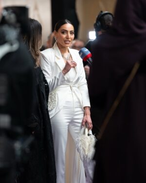 Fatima Al Safi Instagram - أشكر من أعماق قلبي المملكة العربية السعودية على دعوتي الكريمة للمشاركة في حفل جوي أواردز والتنظيم المبهر الذي يعكس احترافية ودقة في كل التفاصيل. هذا المهرجان ليس مجرد حدث فني، بل منصة عالمية تُبرز الفن والإبداع بأسلوب يليق بمكانة المملكة كمركز للإلهام والتميز.

خالص الشكر والتقدير لمعالي المستشار تركي آل الشيخ على دعمه المتواصل للفن والفنانين في الوطن العربي، وحرصه على تكريم المبدعين من كل أنحاء العالم. هذه المبادرات تثري الساحة الفنية وتعزز مكانة الإبداع كرسالة تجمع الشعوب.

أعتز جدًا برؤية المملكة تحقق وتتجاوز الطموحات. ما كان حلمًا لكل خليجي أصبح اليوم واقعًا يبعث الفخر في قلوبنا جميعًا. تمنياتي الصادقة للمملكة بمزيد من النجاح والتميز المستمر، وأن تكون دائمًا مصدر إلهام للفن والإبداع💜💫
#joyawards 
@joyawards
