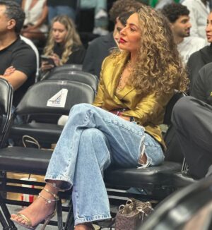 Fatima Al Safi Instagram - 🏀🌟 Incredible night in Abu Dhabi with amazing vibes. Thank you for the warm welcome ..
@visitabudhabi 
@nbaarabic 
@abudhabievents 
#nbainabudhabi