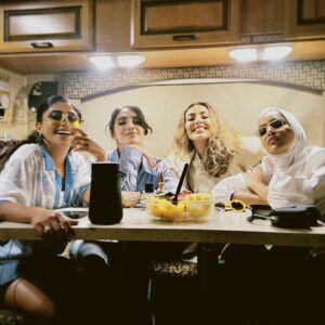 Fatima Al Safi Instagram - لو بيدكم تختارون اسم مسلسل من ٨ حلقات ، شنو بيكون اسمه و شنو قصته ؟