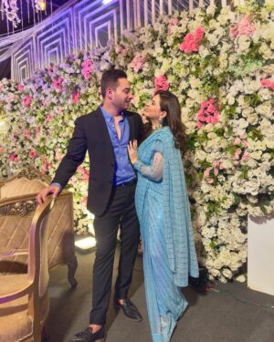 Fatima Effendi Instagram - Day Weddings be like 🌸
Wearing @komalrehmanofficial 
Jewelry @zarqenisa