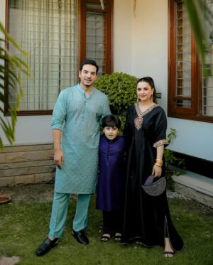 Fatima Effendi Instagram - Eid Mubarak from our family to yours 🌙🌸

Fit @zuelarehman_official 
MUA @muskan_faris 
Hair @skz.hairstyling 
💎 @jadenojewellery 
📸 @s_talha19