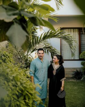 Fatima Effendi Instagram - Eid Mubarak from our family to yours 🌙🌸

Fit @zuelarehman_official 
MUA @muskan_faris 
Hair @skz.hairstyling 
💎 @jadenojewellery 
📸 @s_talha19