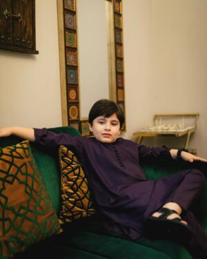 Fatima Effendi Instagram - Eid Mubarak from our family to yours 🌙🌸

Fit @zuelarehman_official 
MUA @muskan_faris 
Hair @skz.hairstyling 
💎 @jadenojewellery 
📸 @s_talha19