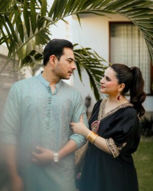 Fatima Effendi Instagram - Eid Mubarak from our family to yours 🌙🌸

Fit @zuelarehman_official 
MUA @muskan_faris 
Hair @skz.hairstyling 
💎 @jadenojewellery 
📸 @s_talha19