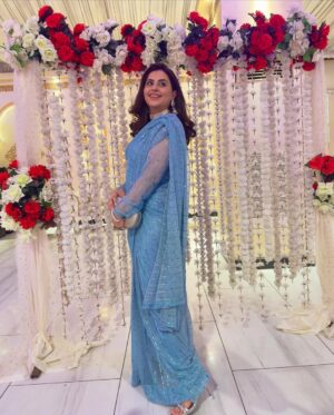 Fatima Effendi Instagram - Day Weddings be like 🌸
Wearing @komalrehmanofficial 
Jewelry @zarqenisa