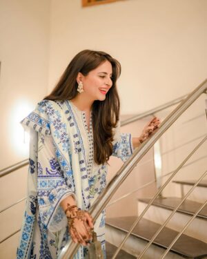 Fatima Effendi Instagram - Chaand Raat 🌙

Fit @sumairaaurangzebofficial 
🎥 @farazmirzaweddings 
@aesthetodermsalonandspa @drahmedalifurqan 
💎 @zarqenisa