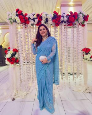 Fatima Effendi Instagram - Day Weddings be like 🌸
Wearing @komalrehmanofficial 
Jewelry @zarqenisa