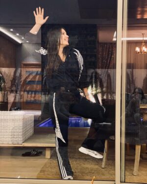 Fatima Zahra Qanboua Instagram - .....
-جاوبو على السؤال و غادي تربحو ... 
-شنو زعما ؟؟؟ 
-خليكم على بال و غادي تعرفو ✌🏻
تسناونا مع الخمسة 

@noraskaliofficial 
@samia_akariou 
@hindziadi 
@amine_aharmim