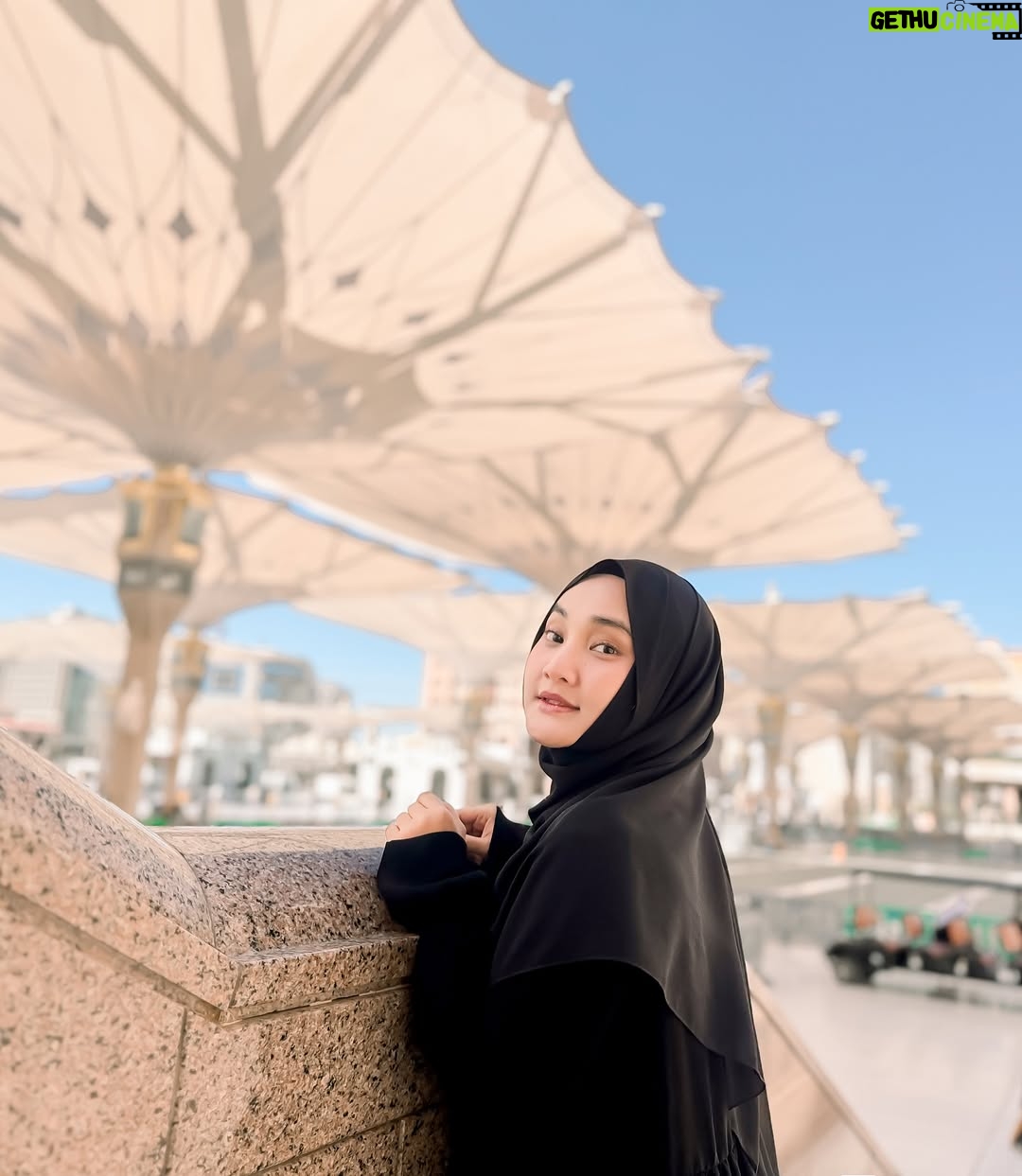 Fatin Shidqia - 31.3K Likes - Selamat lebaran, mohon maaf lahir & Fatin 🤍
pic by @umrohmoment ✨