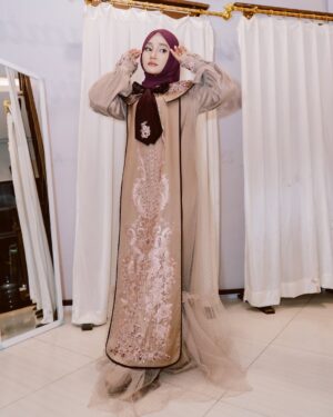 Fatin Shidqia Instagram - ᗪOᗰIՏIᒪI ᗰᗩᑎᗩ

dress by @hannylovellyofficial 
styled by @fadhilahzhr 
make up by @dedesroza 
photographed by @notalux