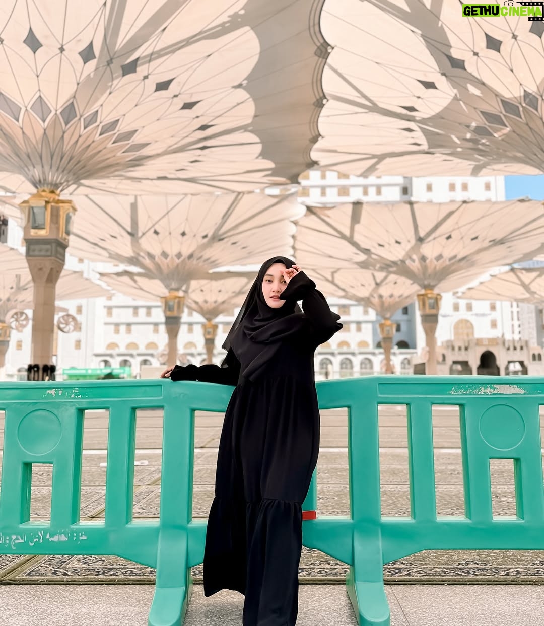 Fatin Shidqia - 31.3K Likes - Selamat lebaran, mohon maaf lahir & Fatin 🤍
pic by @umrohmoment ✨