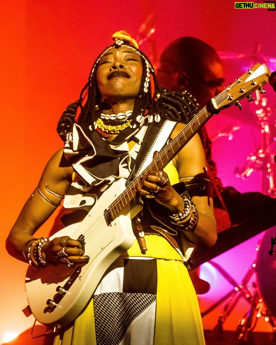 Fatoumata Diawara - 4.8K Likes - Grand soleil aux Folies Bergeres☀️❤️
Merci @fatoumata_diawara__ , @lubiana_k , @madousidikidiabate , l’#AfroPopOrchestra, nos invités géniaux, l’équipage, et vous pour ces retrouvailles fraternelles!! Quand je pense que ce n’est que le début… 🔥🔥🔥
@lamomali
@fatoumata_diawara__
@madousidikidiabate
@lubiana_k
@corentin.pujol
@maxime_garoute_
@mikeclintonbass
#BoubacarDembele
@yamebantu
@patrickwatsonofficial
@ibrahimmaaloufofficial
@oxmopuccino
Concert avant-première Lamomali « Totem » / Folies Bergère 01.04.2025
Photos: @lecollegefoufoufou
Vidéos: @victorsellier_ @manson_jb @timotheehilst