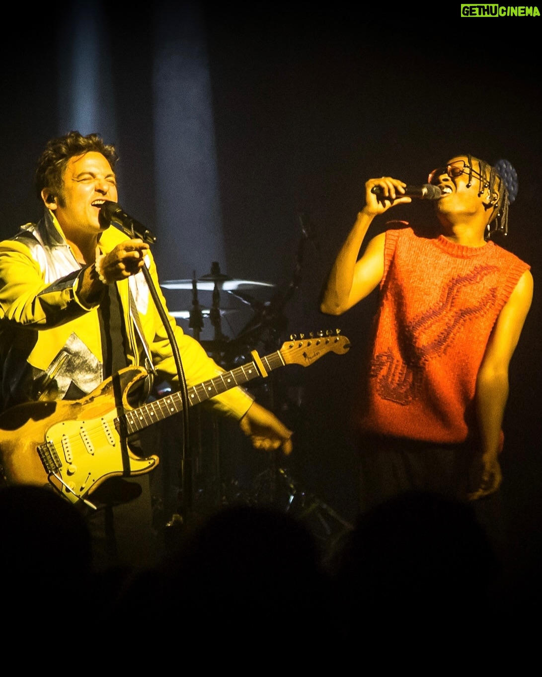 Fatoumata Diawara - 4.8K Likes - Grand soleil aux Folies Bergeres☀️❤️
Merci @fatoumata_diawara__ , @lubiana_k , @madousidikidiabate , l’#AfroPopOrchestra, nos invités géniaux, l’équipage, et vous pour ces retrouvailles fraternelles!! Quand je pense que ce n’est que le début… 🔥🔥🔥
@lamomali
@fatoumata_diawara__
@madousidikidiabate
@lubiana_k
@corentin.pujol
@maxime_garoute_
@mikeclintonbass
#BoubacarDembele
@yamebantu
@patrickwatsonofficial
@ibrahimmaaloufofficial
@oxmopuccino
Concert avant-première Lamomali « Totem » / Folies Bergère 01.04.2025
Photos: @lecollegefoufoufou
Vidéos: @victorsellier_ @manson_jb @timotheehilst