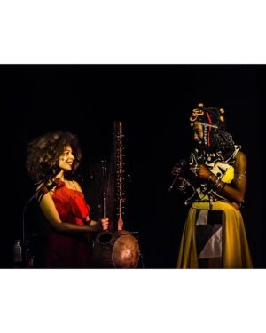 Fatoumata Diawara Instagram - Grand soleil aux Folies Bergeres☀️❤️
Merci @fatoumata_diawara__ , @lubiana_k , @madousidikidiabate , l’#AfroPopOrchestra, nos invités géniaux, l’équipage, et vous pour ces retrouvailles fraternelles!! Quand je pense que ce n’est que le début… 🔥🔥🔥

@lamomali
@fatoumata_diawara__ 
@madousidikidiabate 
@lubiana_k 
@corentin.pujol 
@maxime_garoute_ 
@mikeclintonbass 
#BoubacarDembele
@yamebantu 
@patrickwatsonofficial 
@ibrahimmaaloufofficial 
@oxmopuccino 

Concert avant-première Lamomali « Totem » / Folies Bergère 01.04.2025
Photos: @lecollegefoufoufou 
Vidéos: @victorsellier_ @manson_jb @timotheehilst