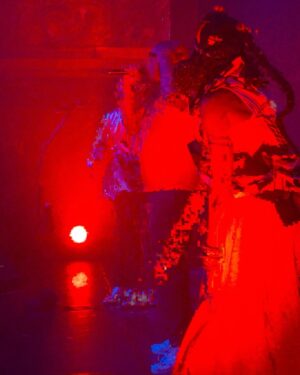 Fatoumata Diawara Instagram - Grand soleil aux Folies Bergeres☀️❤️
Merci @fatoumata_diawara__ , @lubiana_k , @madousidikidiabate , l’#AfroPopOrchestra, nos invités géniaux, l’équipage, et vous pour ces retrouvailles fraternelles!! Quand je pense que ce n’est que le début… 🔥🔥🔥

@lamomali
@fatoumata_diawara__ 
@madousidikidiabate 
@lubiana_k 
@corentin.pujol 
@maxime_garoute_ 
@mikeclintonbass 
#BoubacarDembele
@yamebantu 
@patrickwatsonofficial 
@ibrahimmaaloufofficial 
@oxmopuccino 

Concert avant-première Lamomali « Totem » / Folies Bergère 01.04.2025
Photos: @lecollegefoufoufou 
Vidéos: @victorsellier_ @manson_jb @timotheehilst