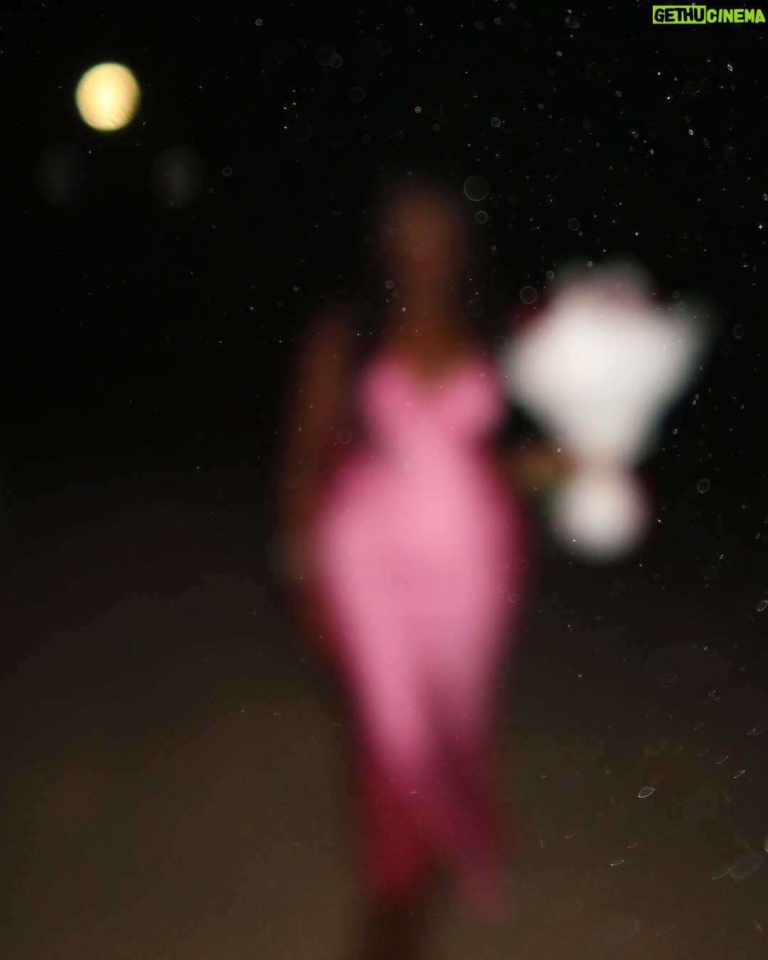 Fella Makafui - 40.1K Likes - Nights like this 🫦
Location: @suntaa_beach_boxx